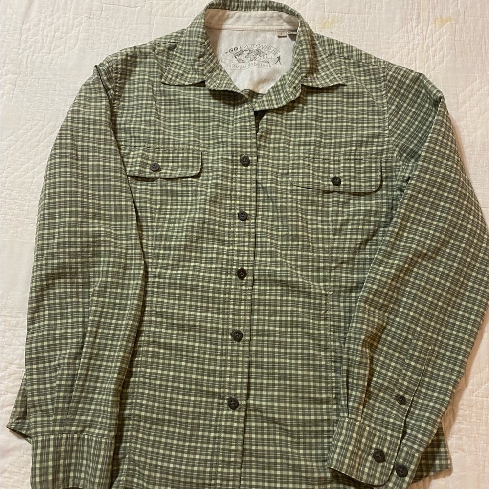Light weight shirt with breathable material for hiking